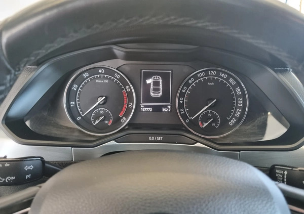 Skoda Superb cena 83000 przebieg: 128000, rok produkcji 2018 z Wągrowiec małe 121